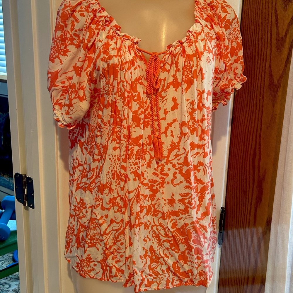 Super cute floral drawstring collar, nearly new peasant blouse.